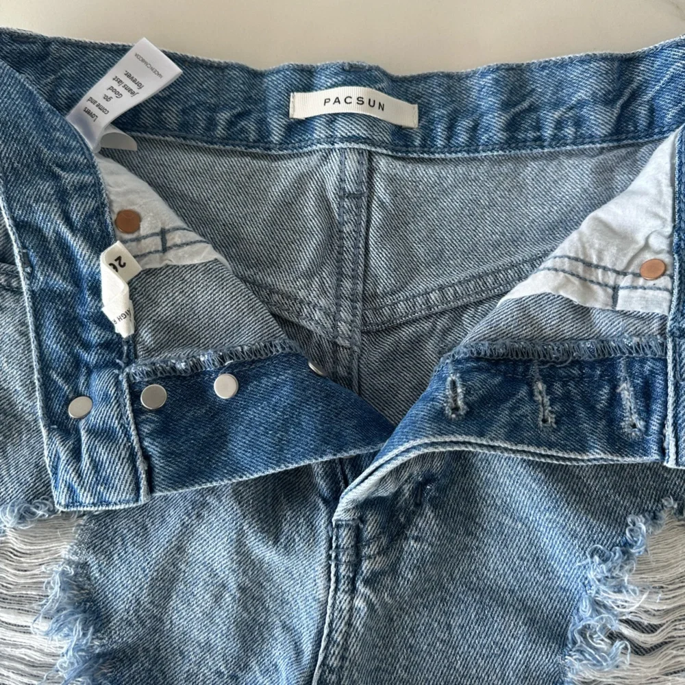 PacSun Women’s Vintage Denim Short, Blue Vintage Wash, Size 26 - Picture 4 of 6